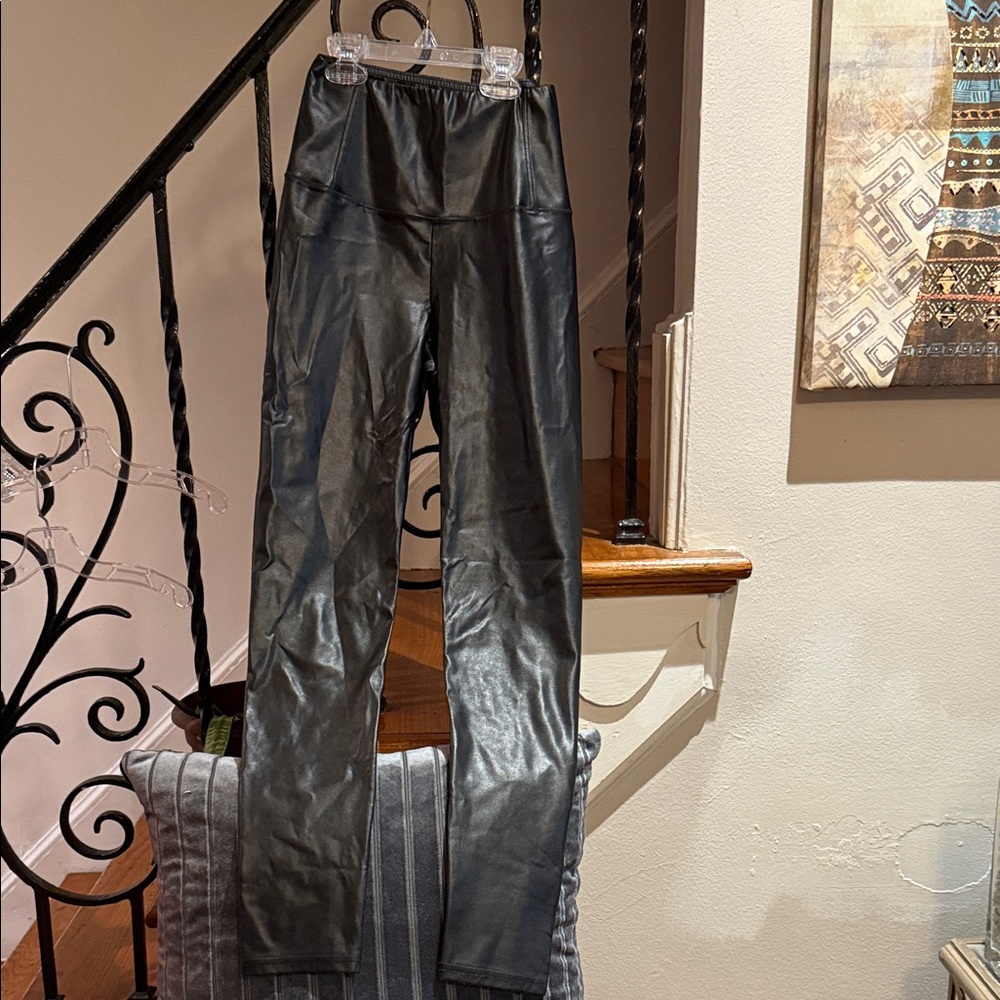 Wilfred  free Chic Black Faux Leather Pants